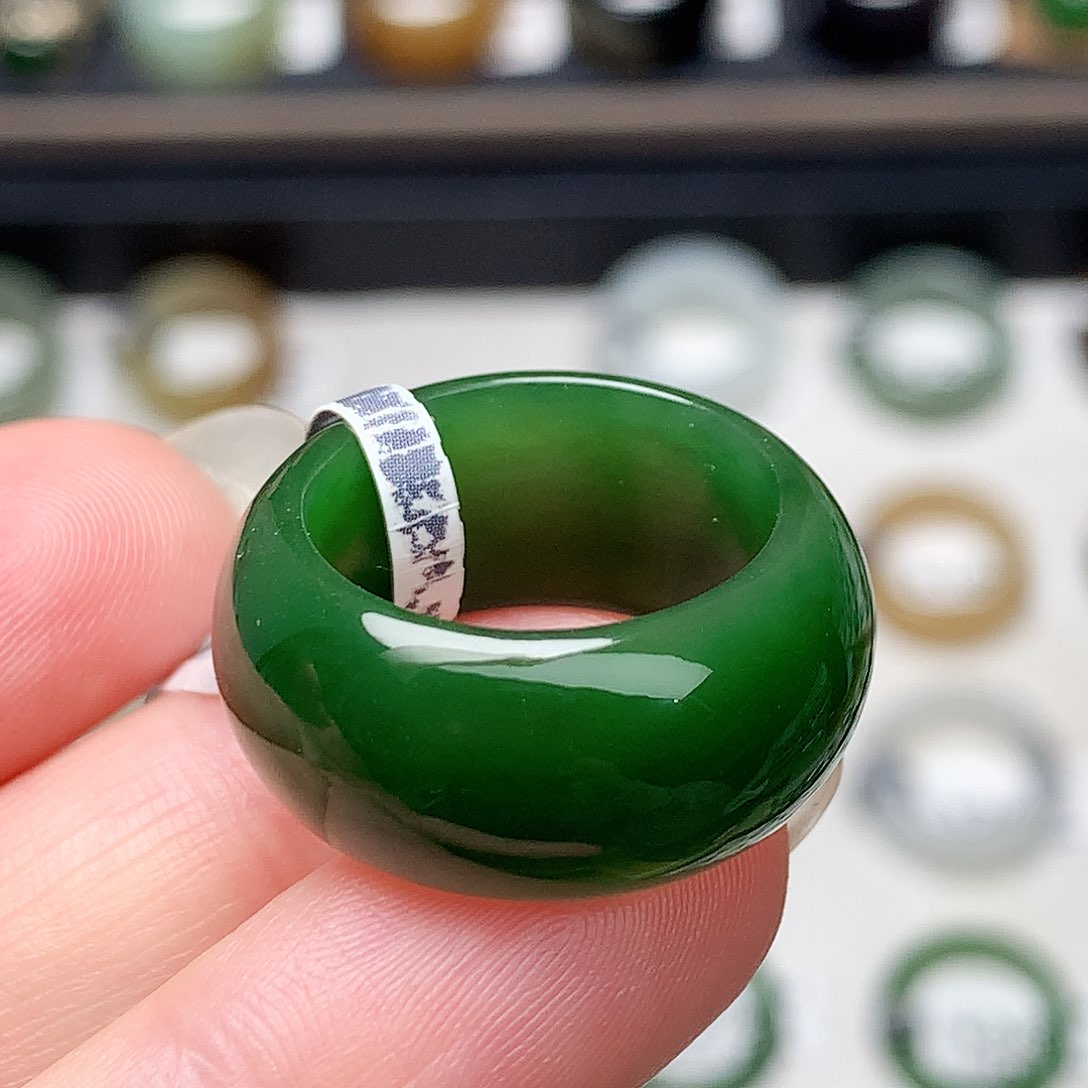 未镶嵌戒指和田玉