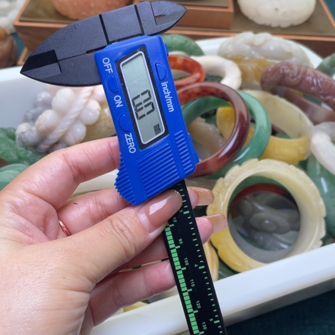 【闪购商品】未镶嵌手镯（圆镯）石英质玉