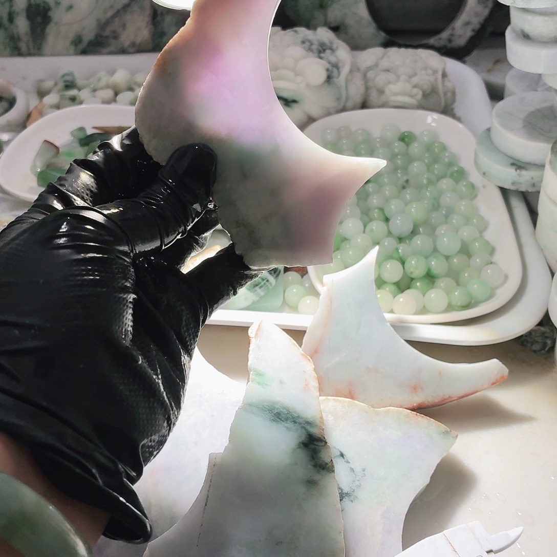 翡翠未镶嵌颈饰边角料