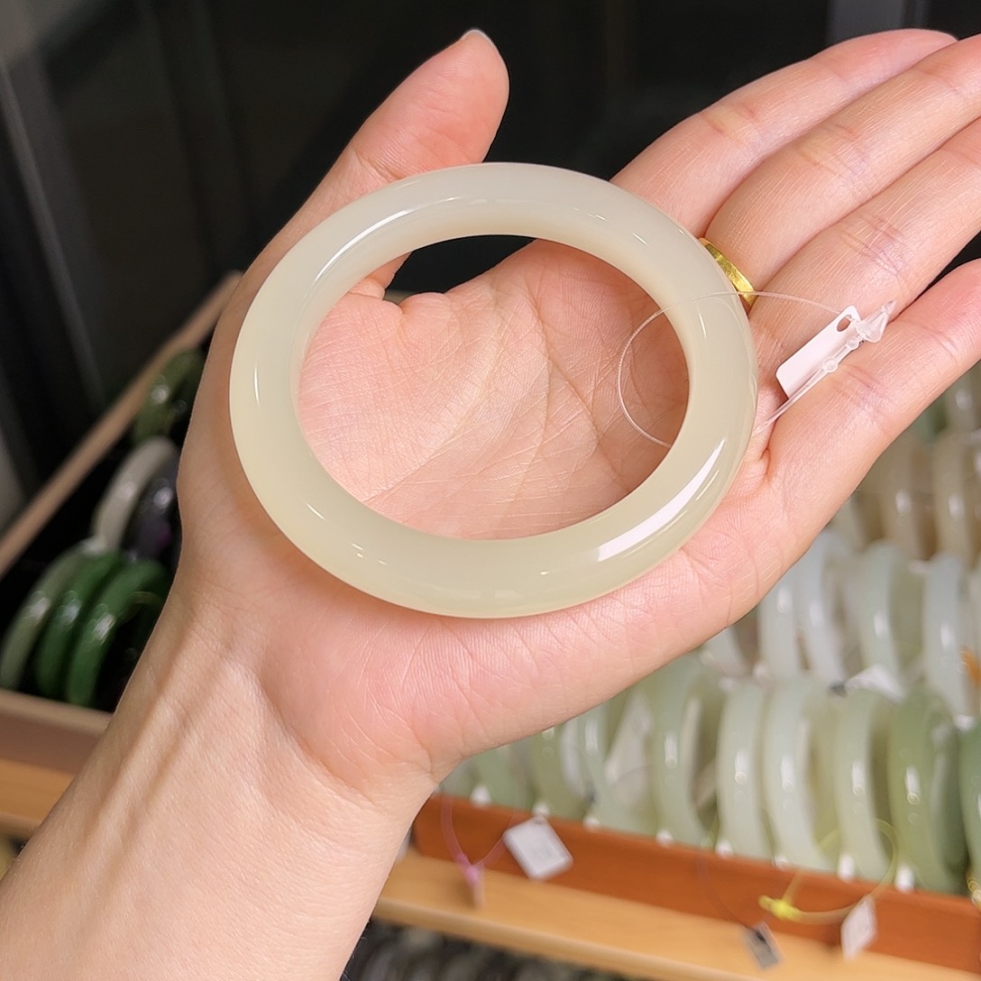 和田玉手镯未镶嵌 高冰蜂蜜水