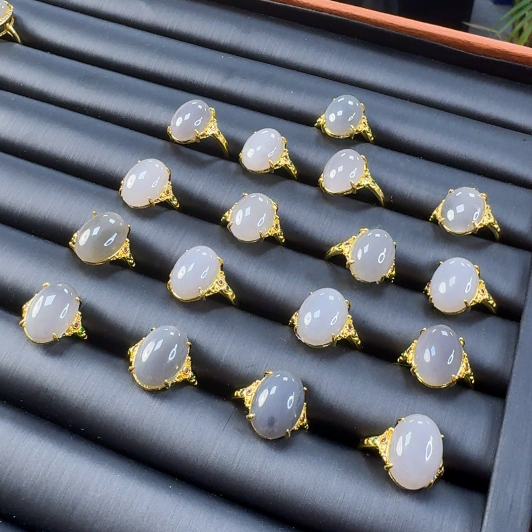 和田玉戒指合金发其一