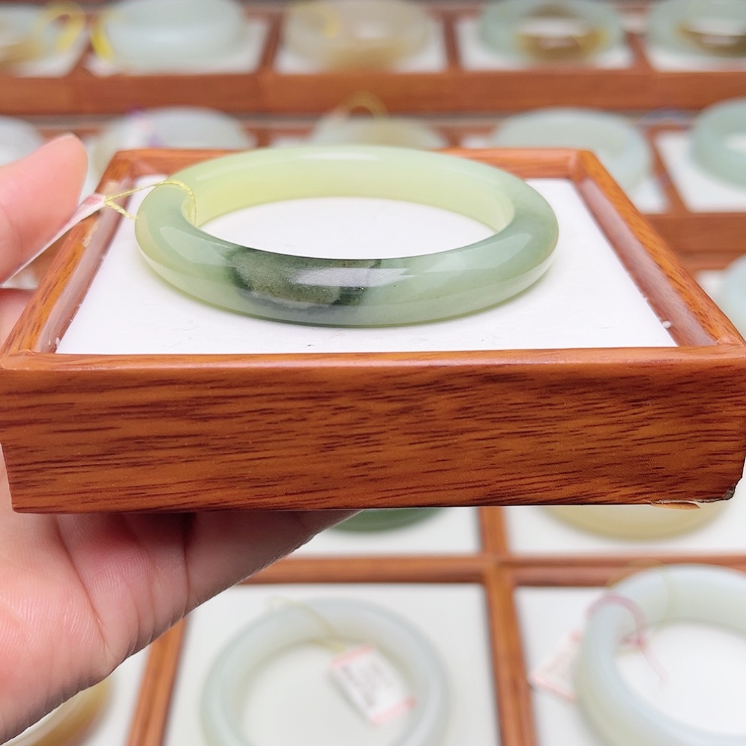 和田玉手镯未镶嵌54.6