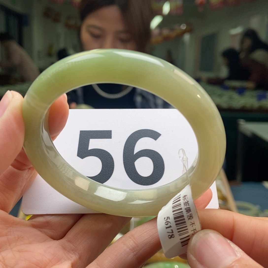 和田玉手镯未镶嵌微纹56.57