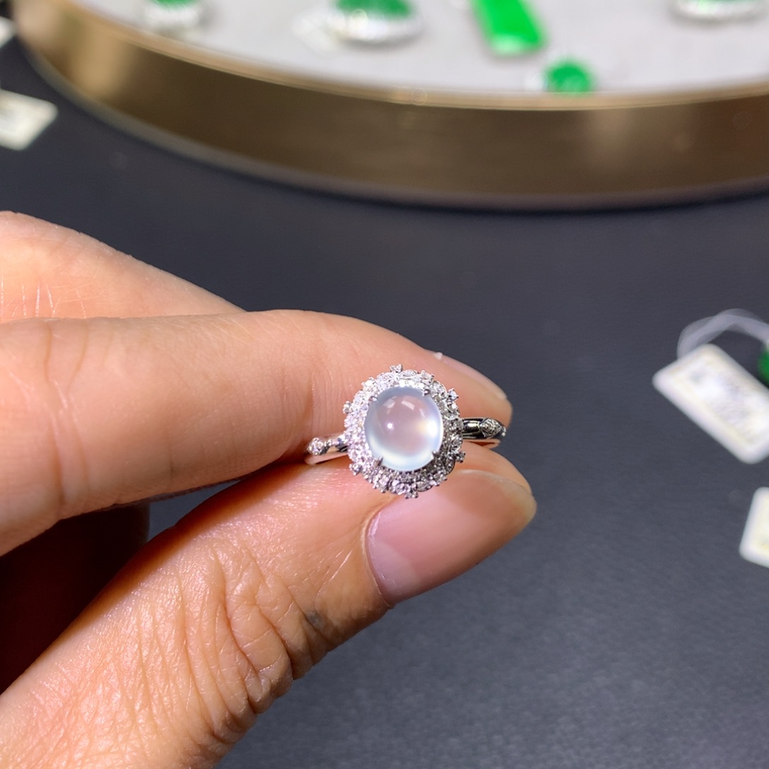 翡翠戒指18K金镶嵌?*虹翡翠