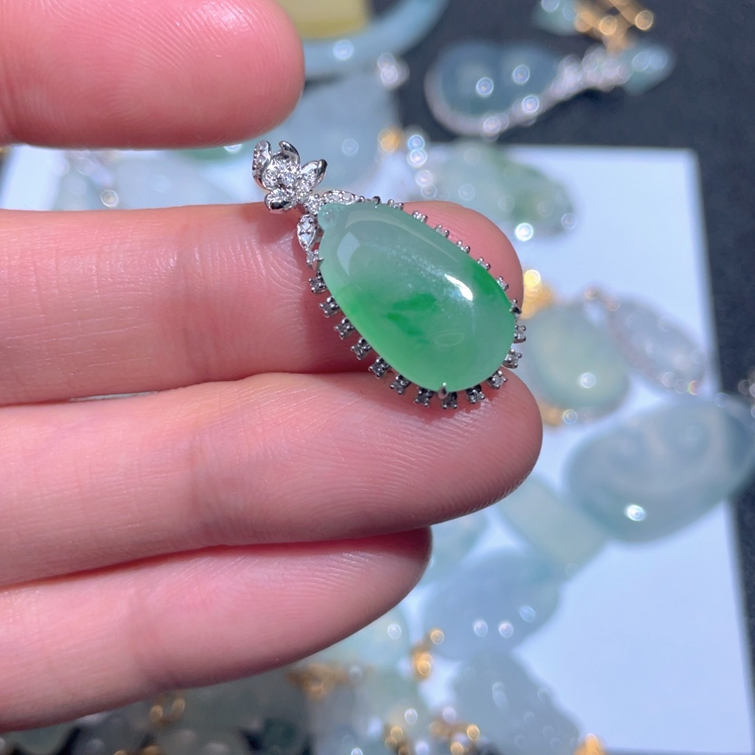 翡翠颈饰18K金镶嵌饶****汤翡翠