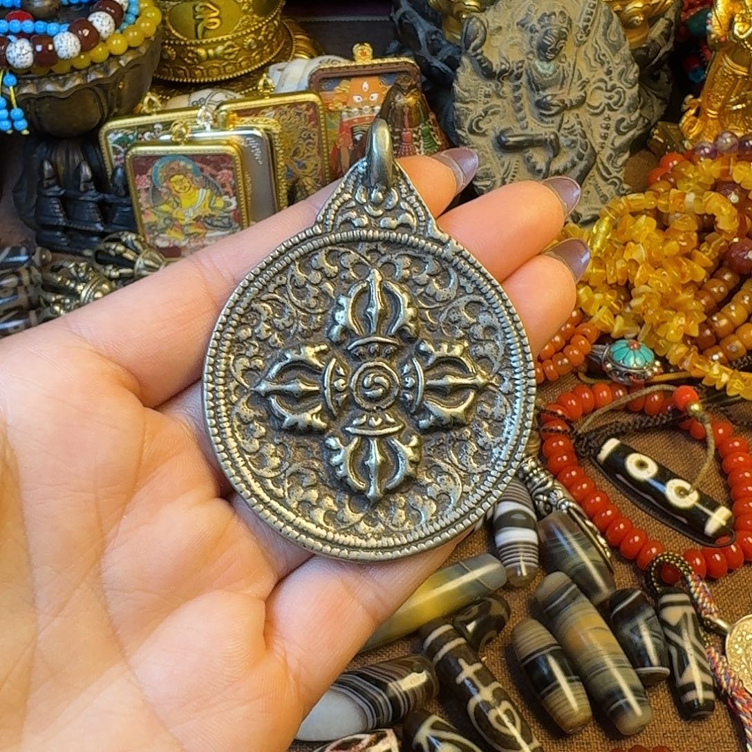 泥塑扎西德勒独特设计