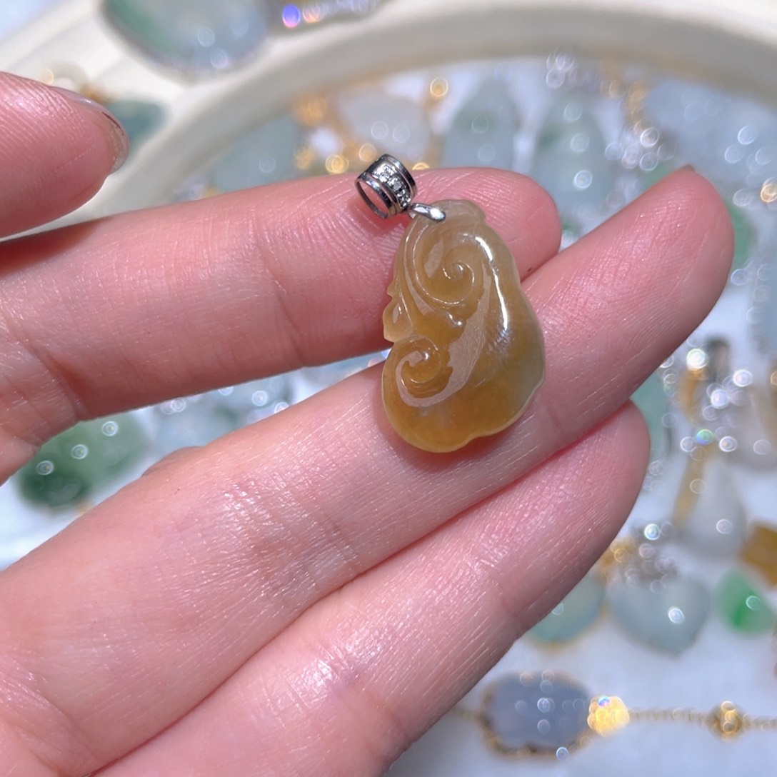 翡翠颈饰18K金镶嵌翡翠