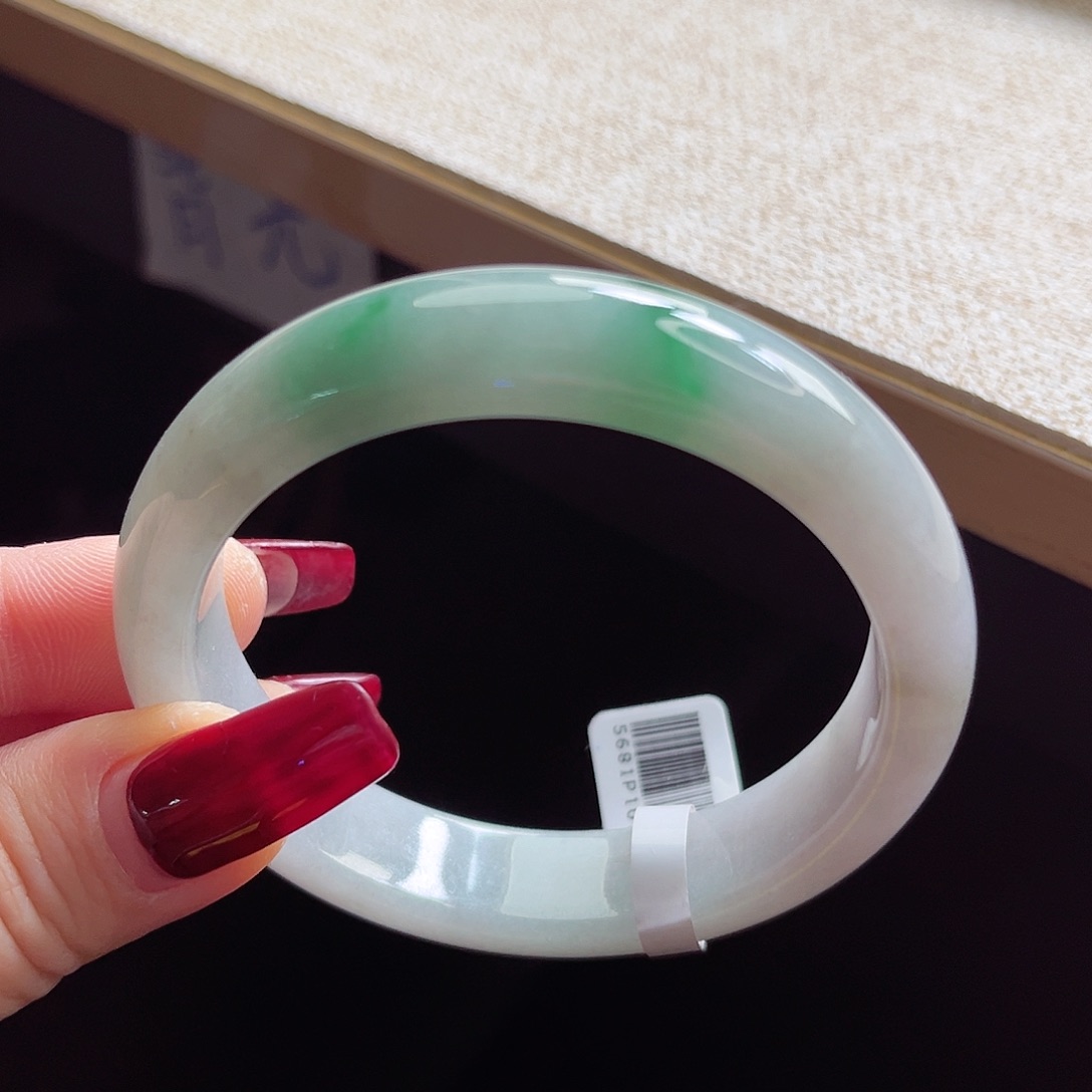 翡翠手镯未镶嵌手镯