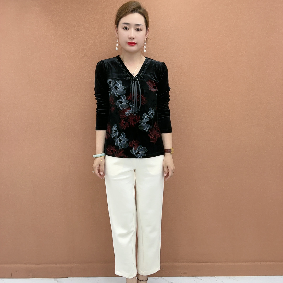 洋气妈妈金丝绒打底小衫早秋新款中老年长袖高档减龄上衣V领T恤女