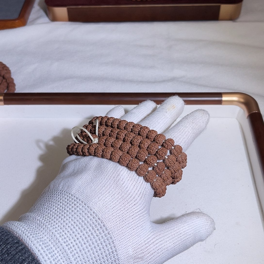 *****吊坠金刚菩提山野梅花一号108。 