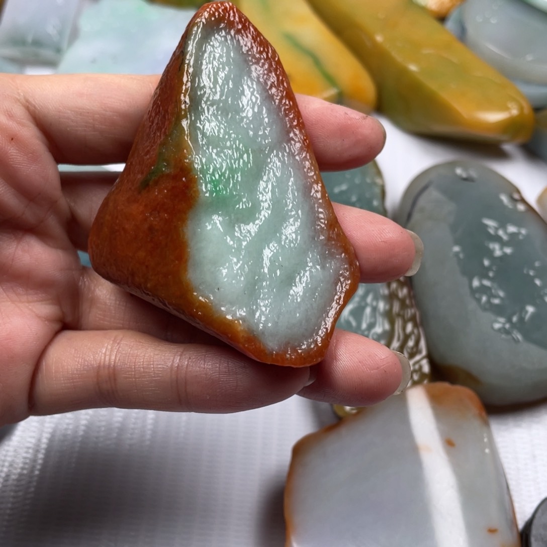 【闪购商品】翡翠颈饰未镶嵌一*哥翡翠