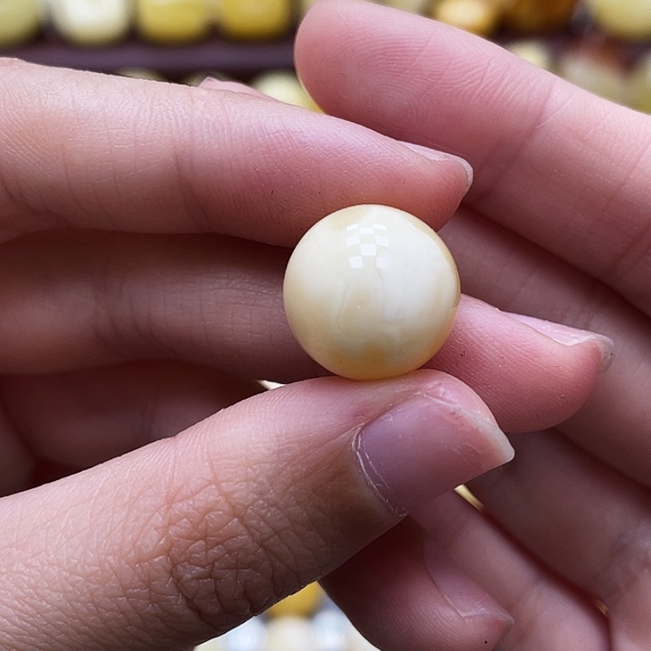 琥珀未镶嵌裸石14.3mm瑕