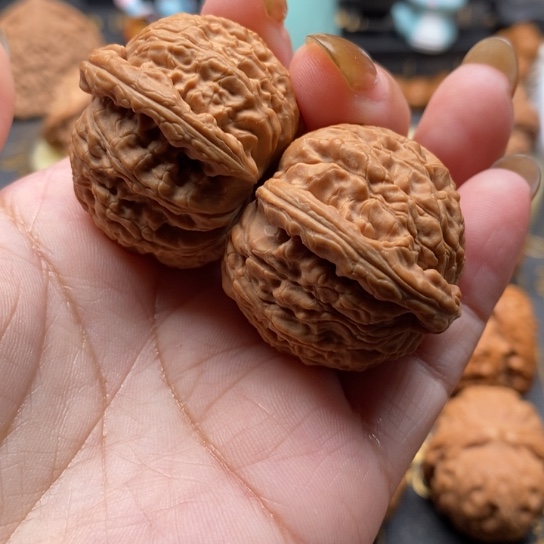 文玩核桃吊坠白狮子