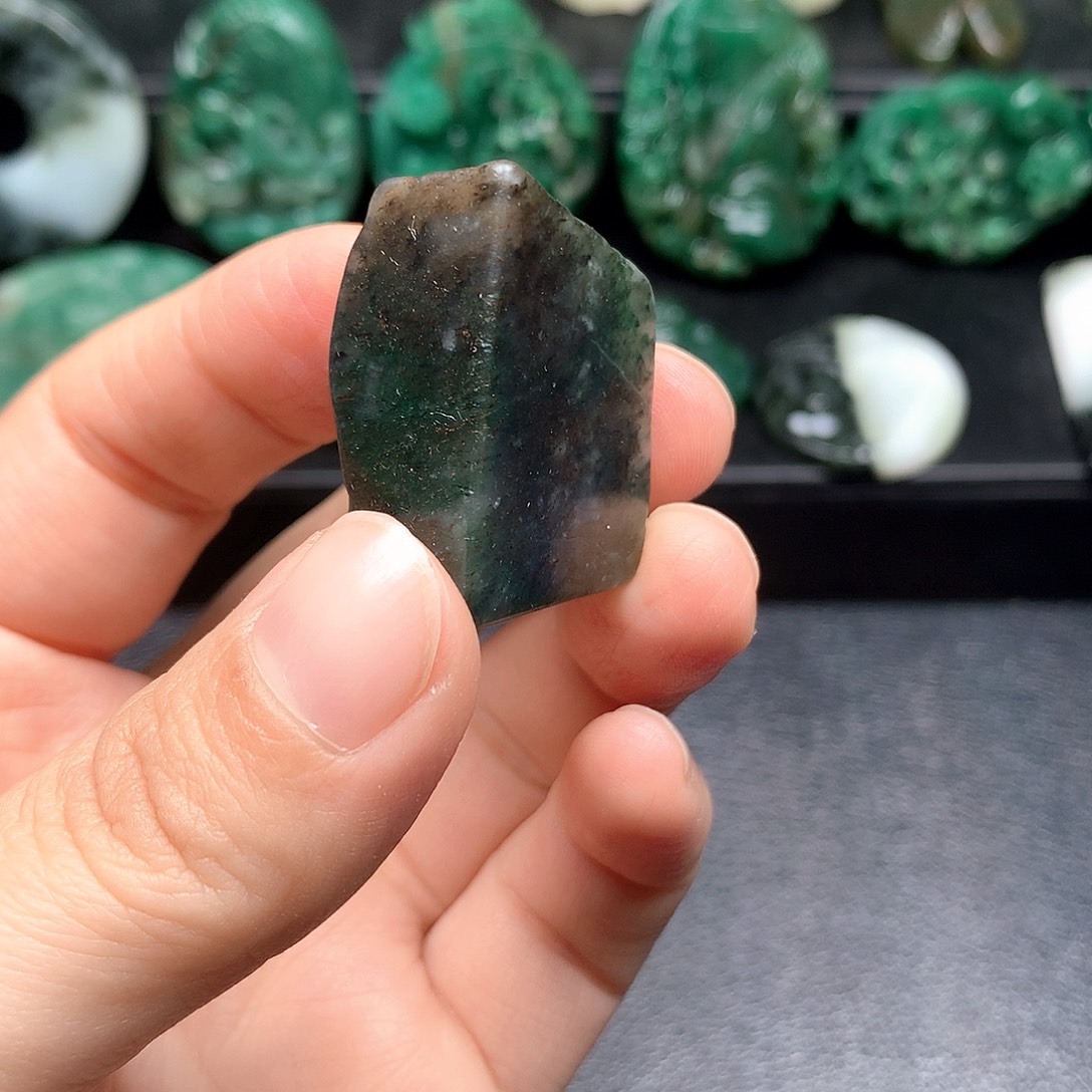 独山玉未镶嵌颈饰