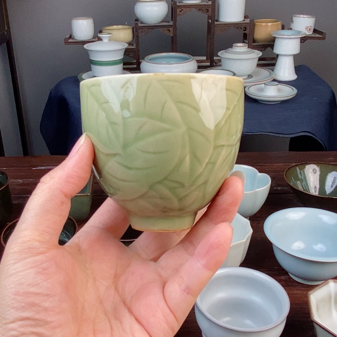 朱砂胎梅子青刻花杯 大叶有成杯 微瑕 