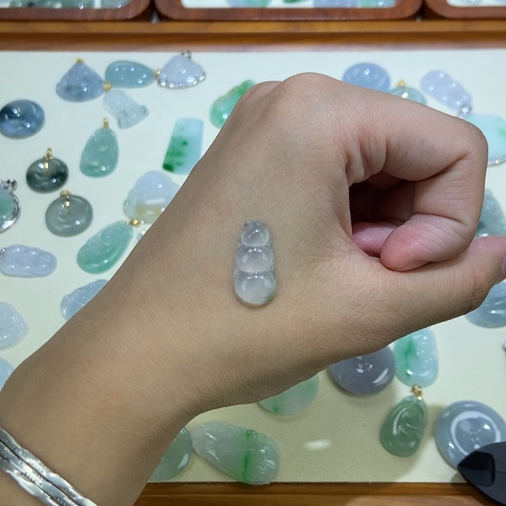 颈饰未镶嵌翡翠豆子