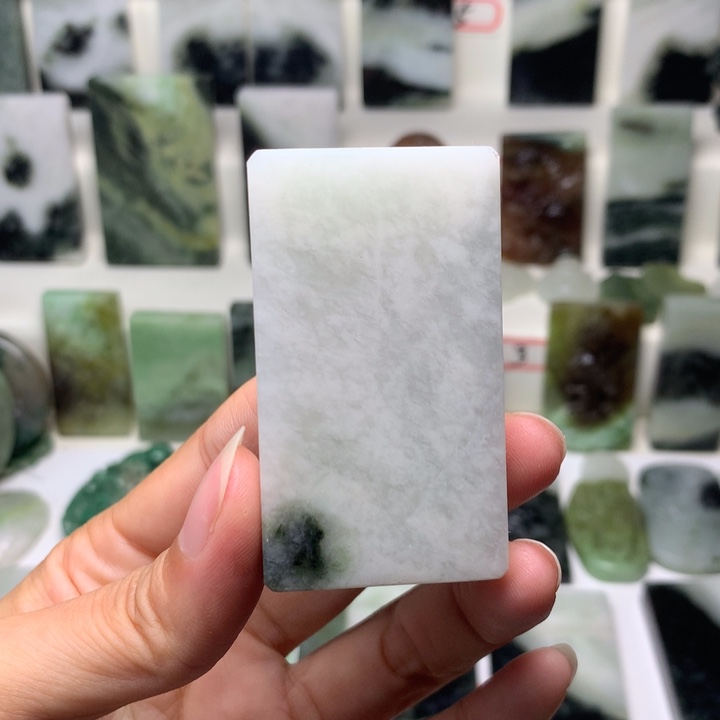 独山玉未镶嵌颈饰11