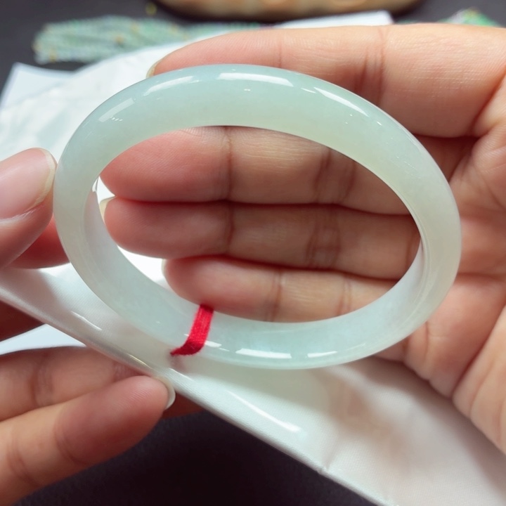 翡翠未镶嵌手镯（圆镯）天然缅甸A货翡翠（正圈56）