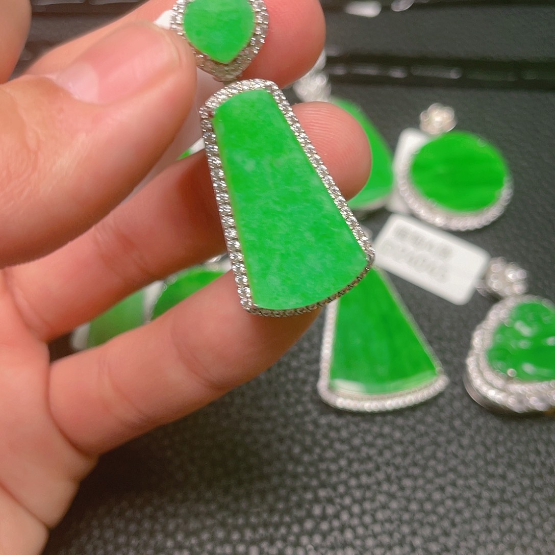 【闪购商品】翡翠吊坠(不含链)银S925镶嵌