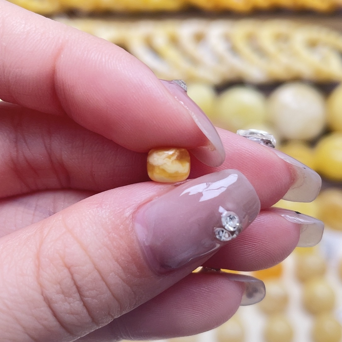 琥珀未镶嵌裸石6.3*5mm氧化款老型瑕