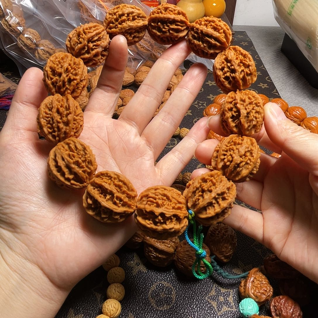 核桃八棱火焰纹手持