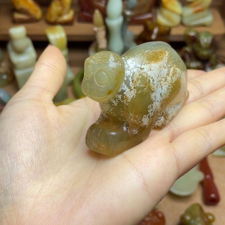 蛇纹石玉未镶嵌颈饰