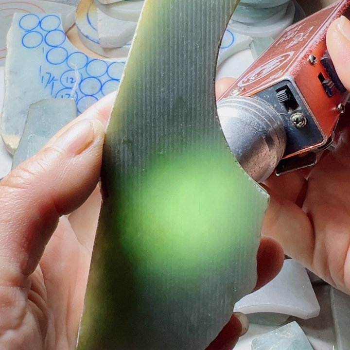 翡翠颈饰未镶嵌翡翠片料