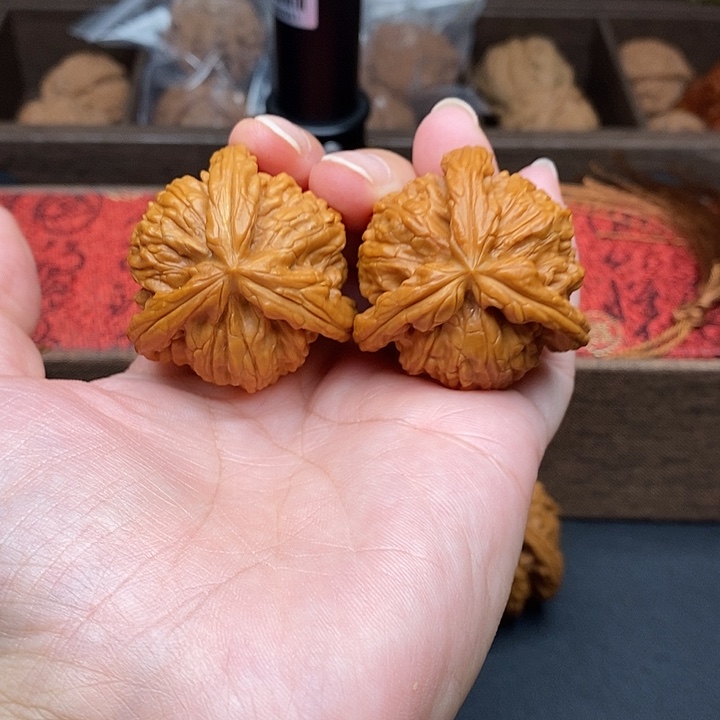 诚****文玩核桃把件白奔