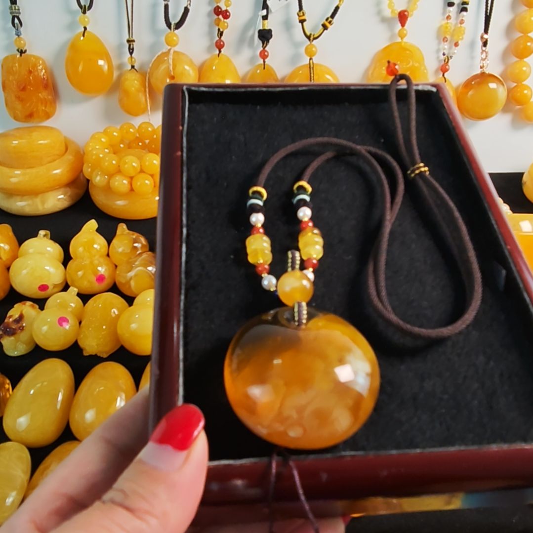 蜜蜡吊坠(赠链)未镶嵌刘*