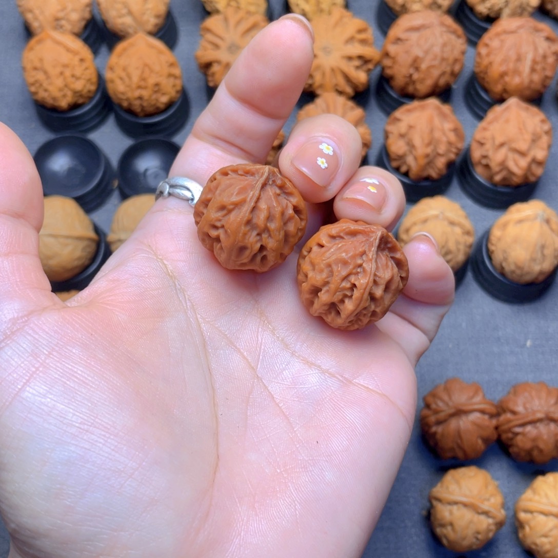 周***鸣核桃文玩把件小三棱