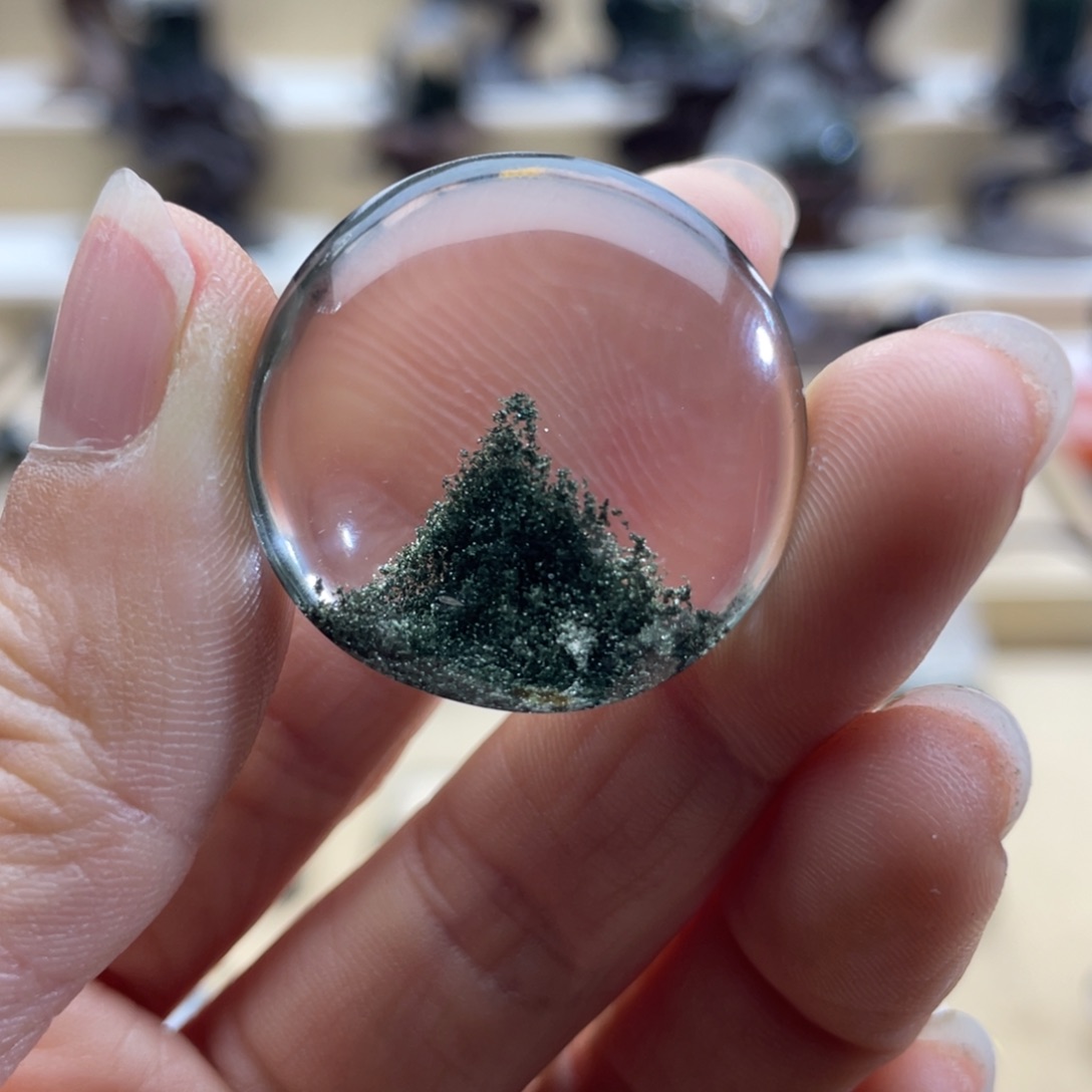 未镶嵌颈饰水晶绿幽灵金字塔圆牌