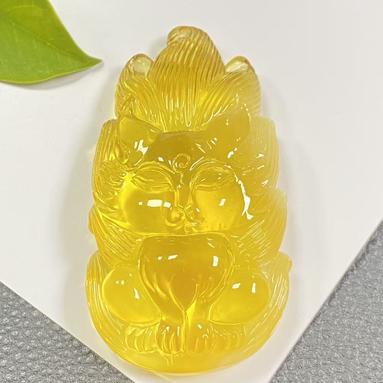 「戴琴珠宝」Q1153-蜜蜡雕刻件吊坠（多样性发其一）