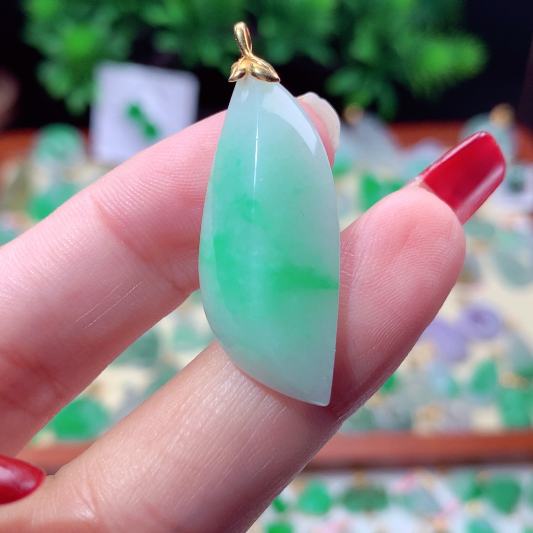 翡翠吊坠(不含链)18K金镶嵌