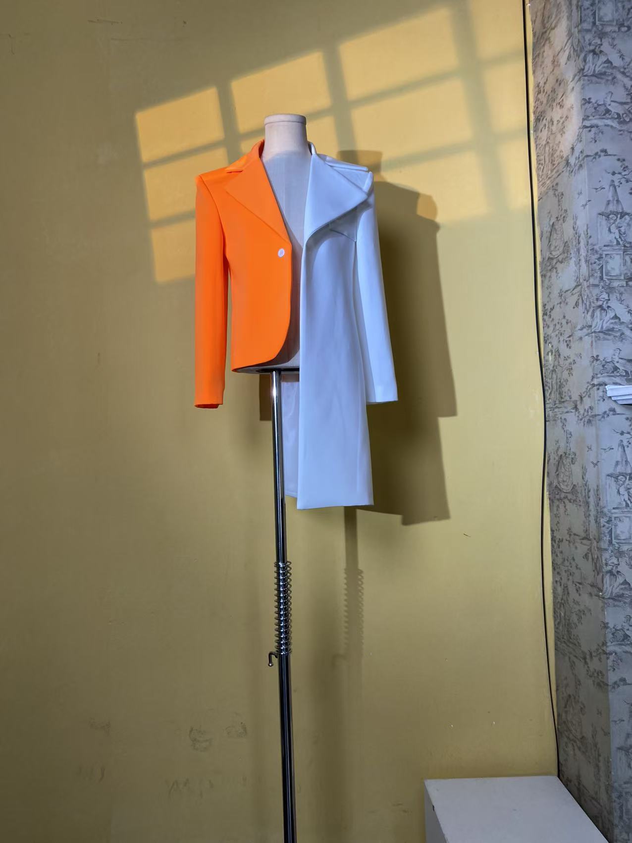 拼色不对称外套潮服多巴胺潮服模特走秀潮服时尚长袖女款服装