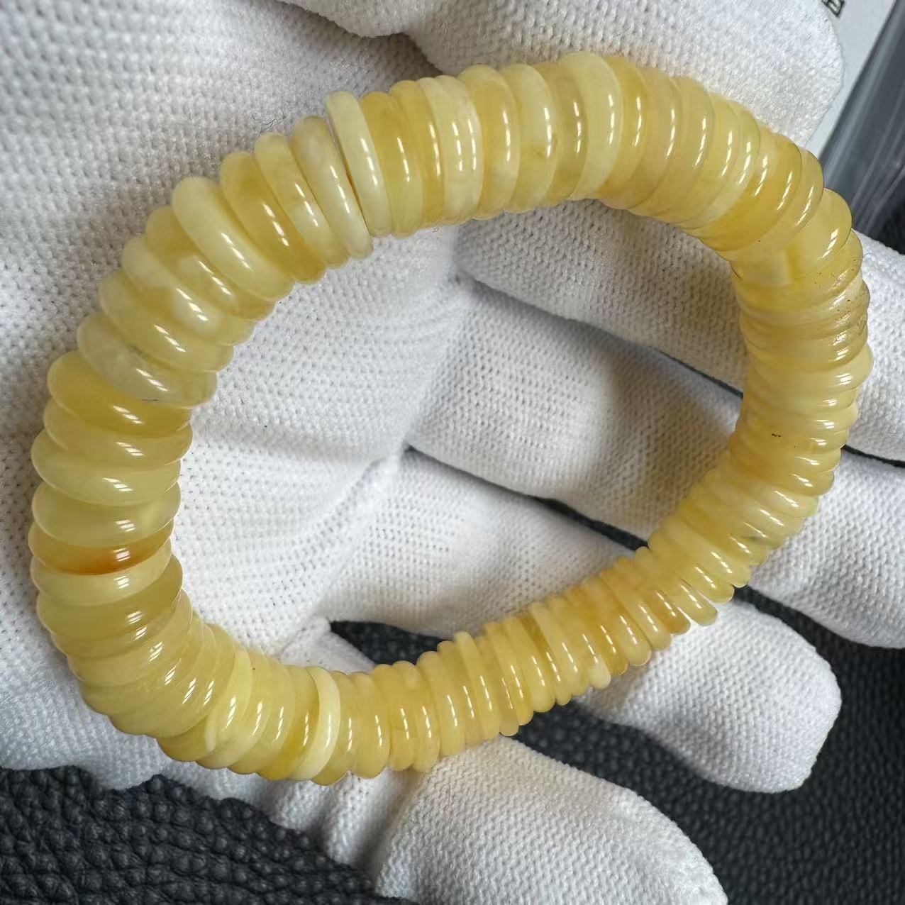 尺寸10.5mm左右蜜蜡药片单圈一条《小鱼文玩》955号