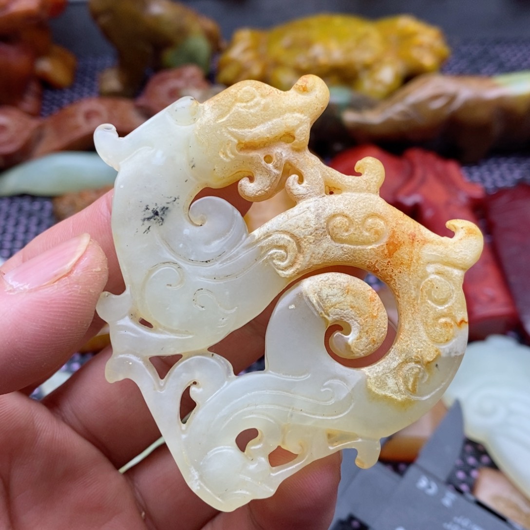 蛇纹石玉颈饰未镶嵌