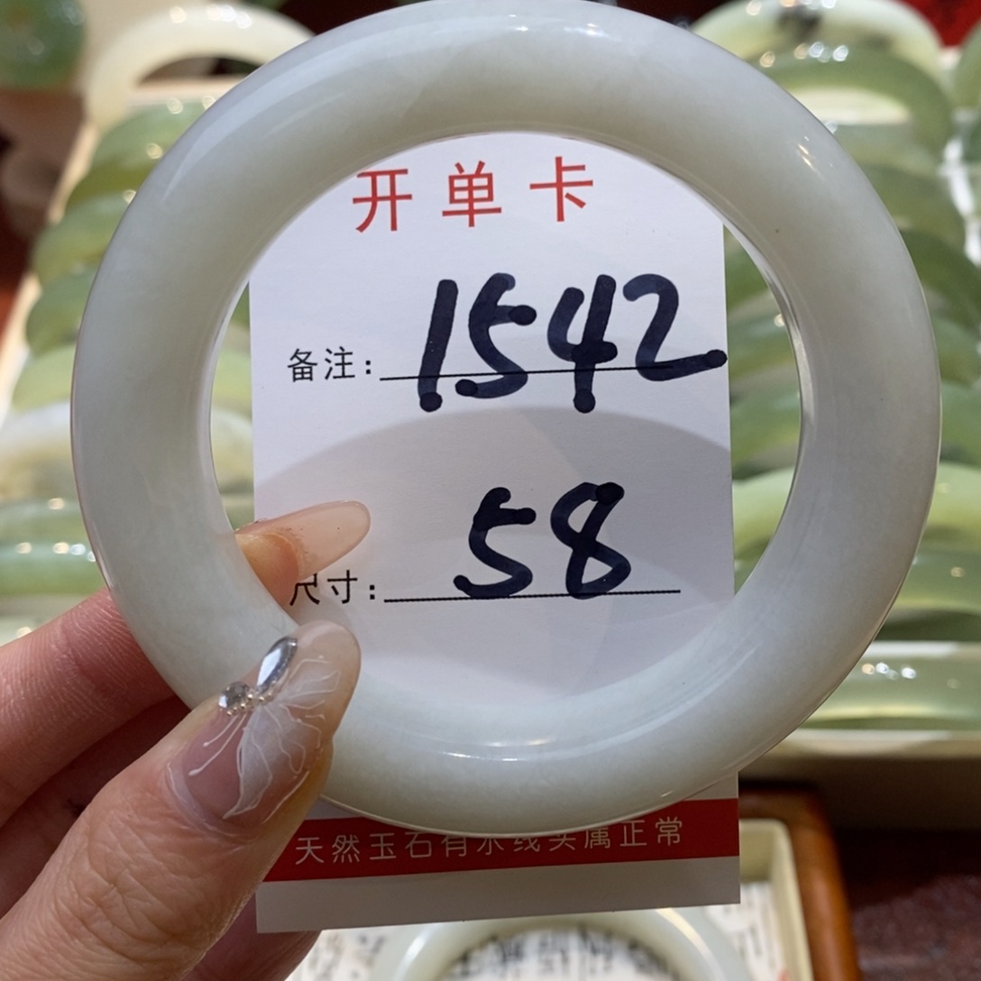 【闪购商品】蛇纹石玉手镯未镶嵌麋*