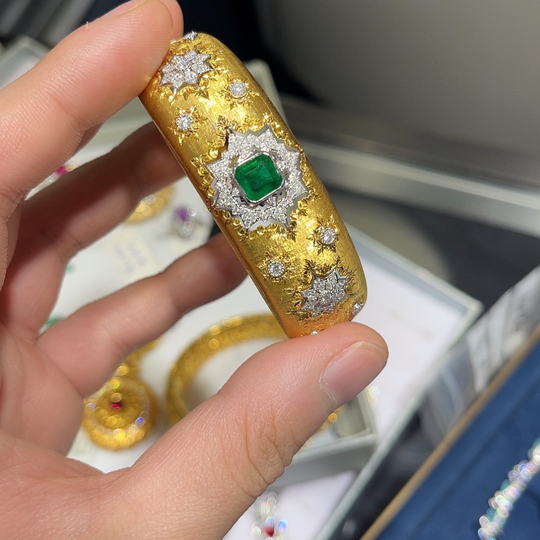 手镯18K金镶嵌钻石
