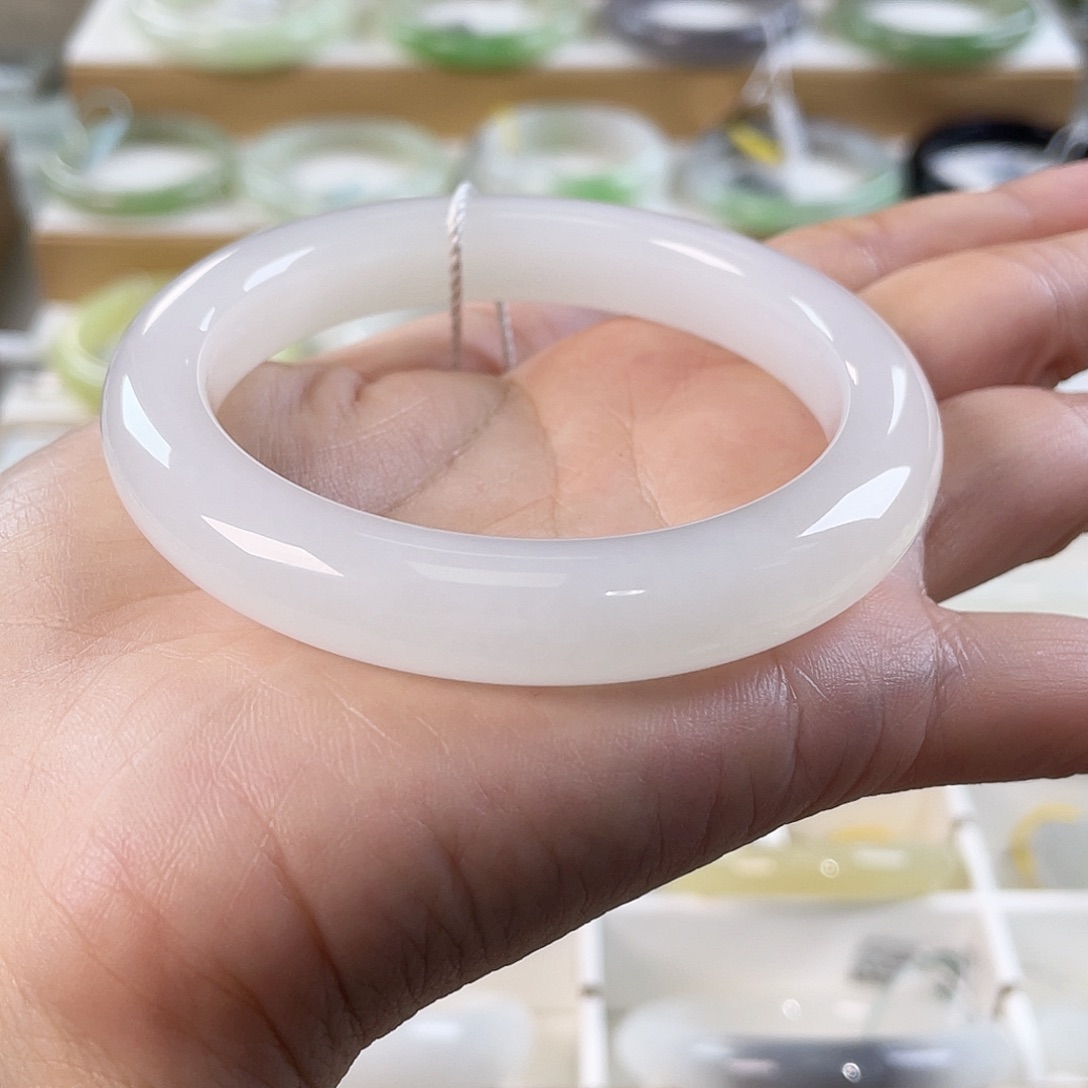 和田玉未镶嵌手镯冰白，猫光，性价比，无包容