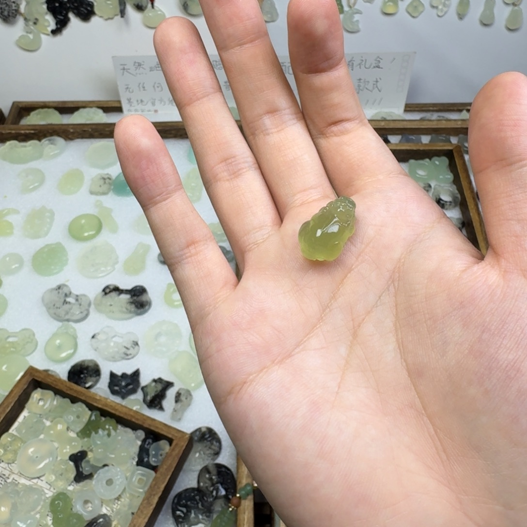 登***楼蛇纹石玉未镶嵌项链