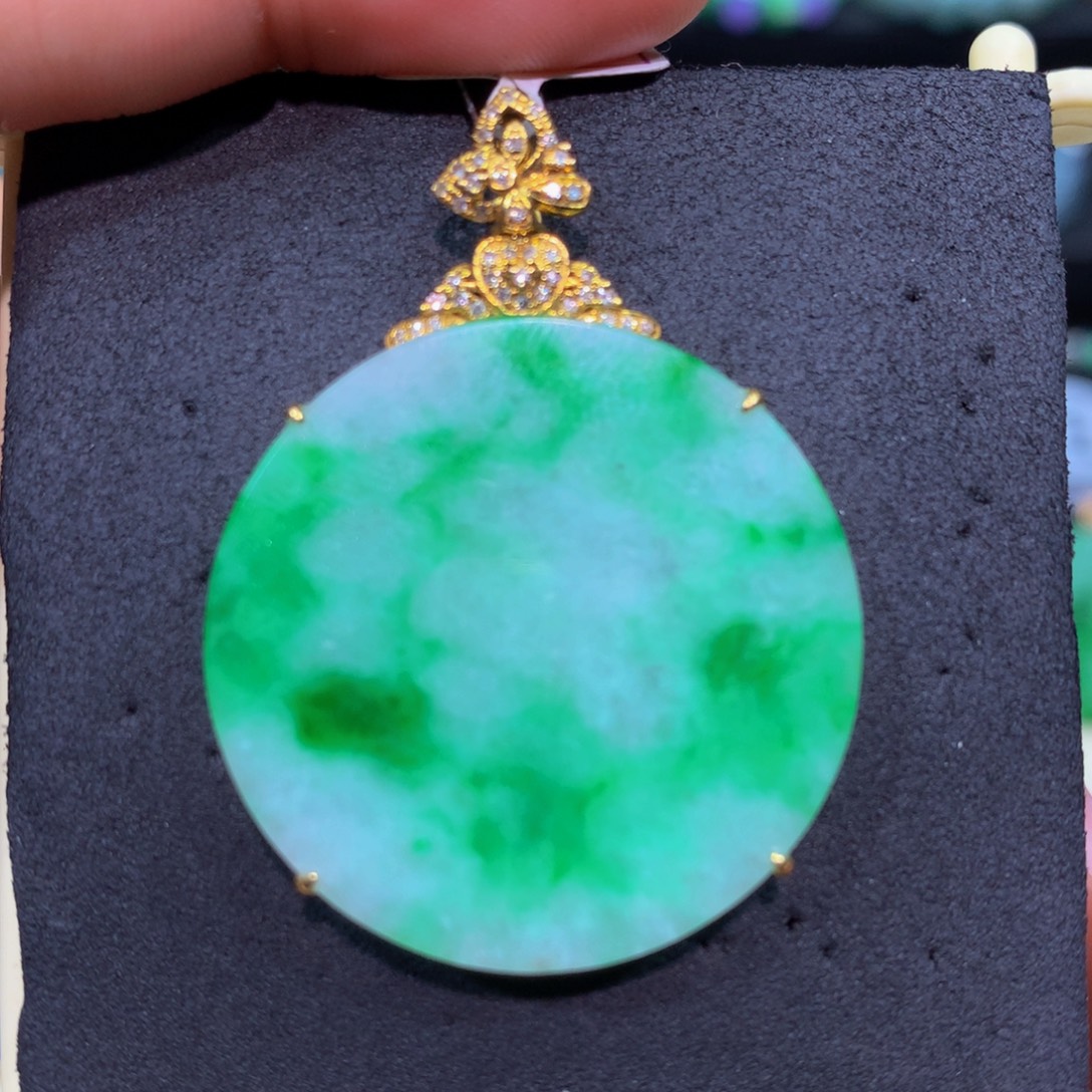 翡翠18K金镶嵌颈饰翡翠