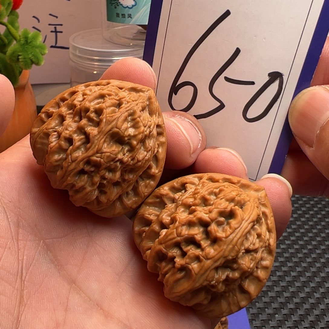 文玩核桃把件三角白37.5尺寸650号