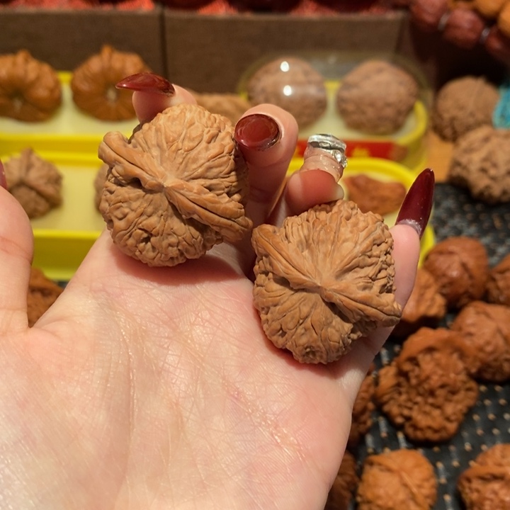 文玩核桃吊坠白狮36