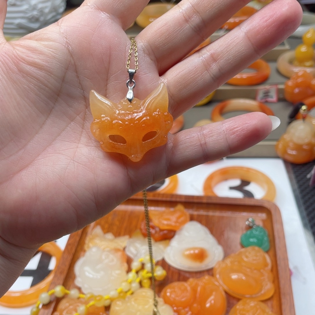 未镶嵌石英质玉（黄龙玉）手镯