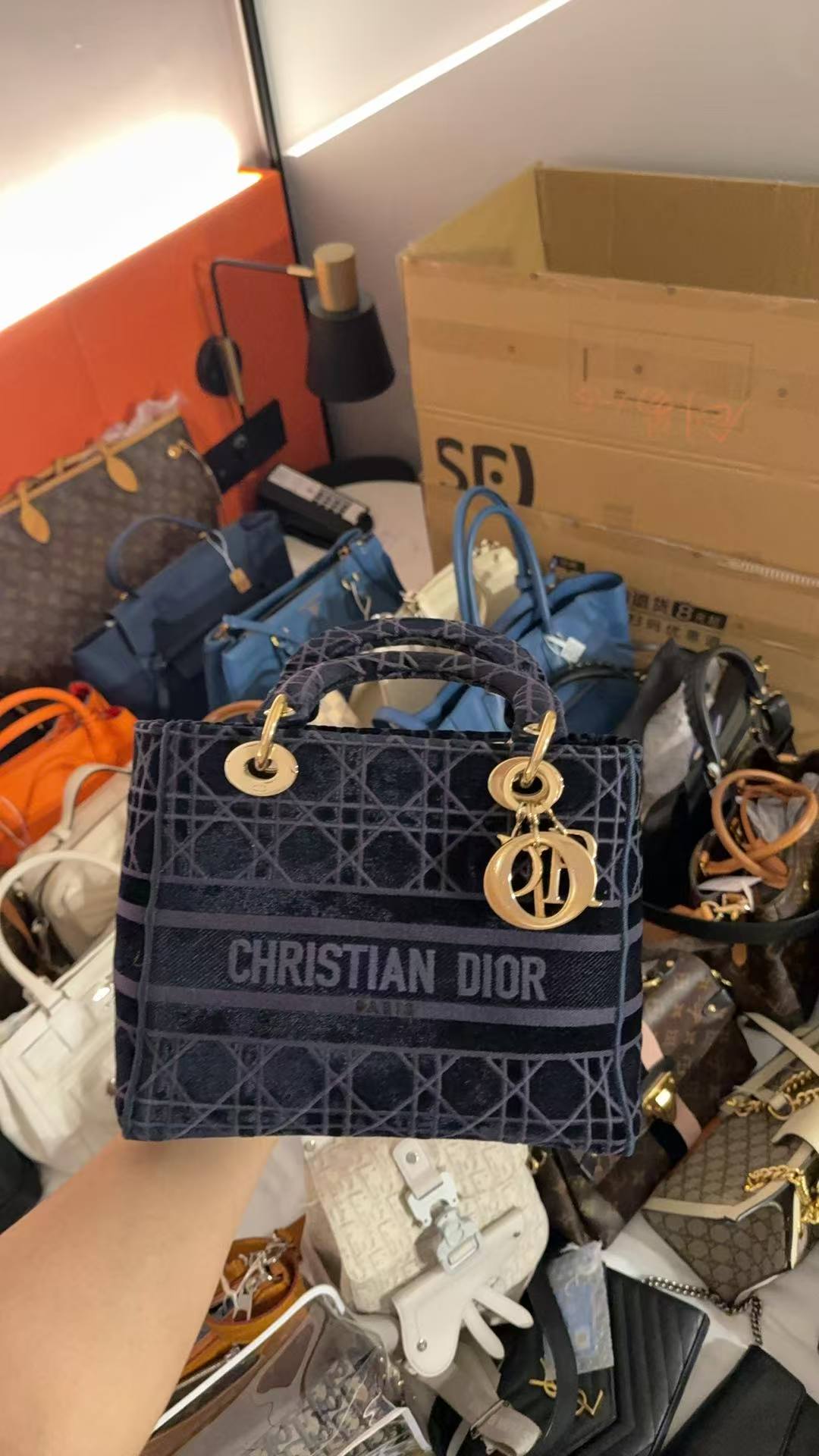 95新 DIOR/迪奥 戴妃五格蓝色丝绒手提包/云海包展放大漏