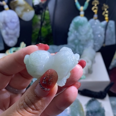 【闪购商品】颈饰未镶嵌翡翠狗