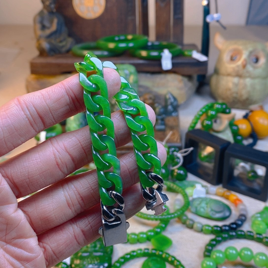 和田玉颈饰未镶嵌～****）