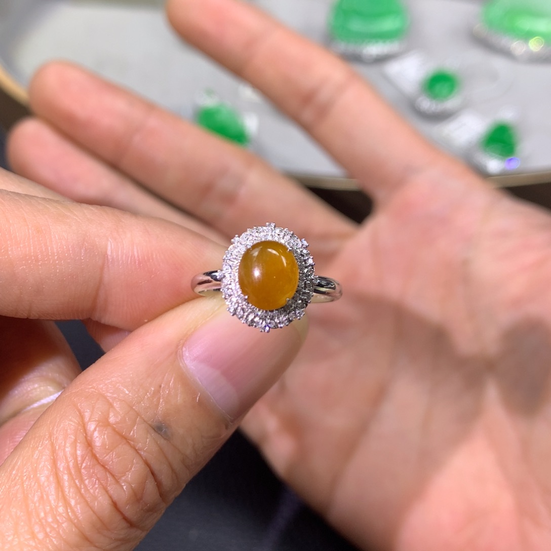 翡翠戒指18K金镶嵌翡翠