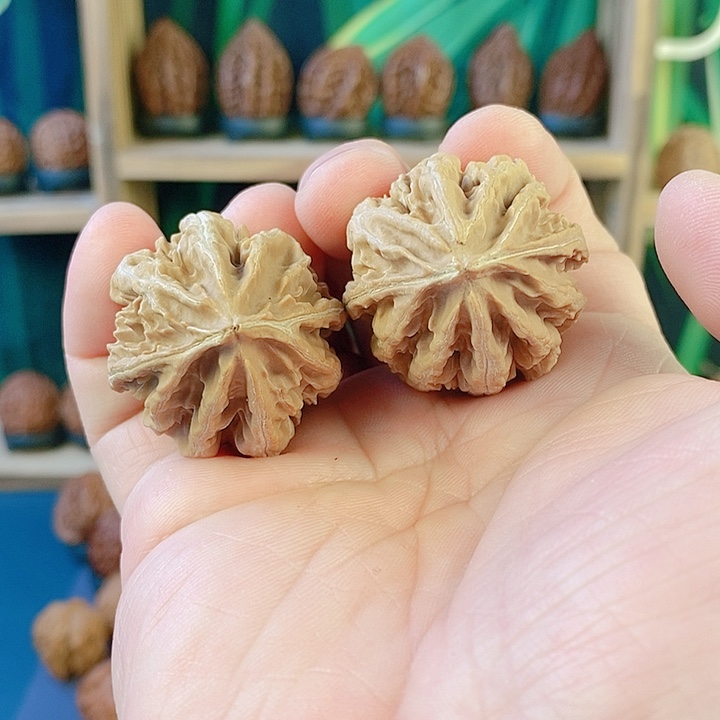 文玩核桃吊坠多棱塔