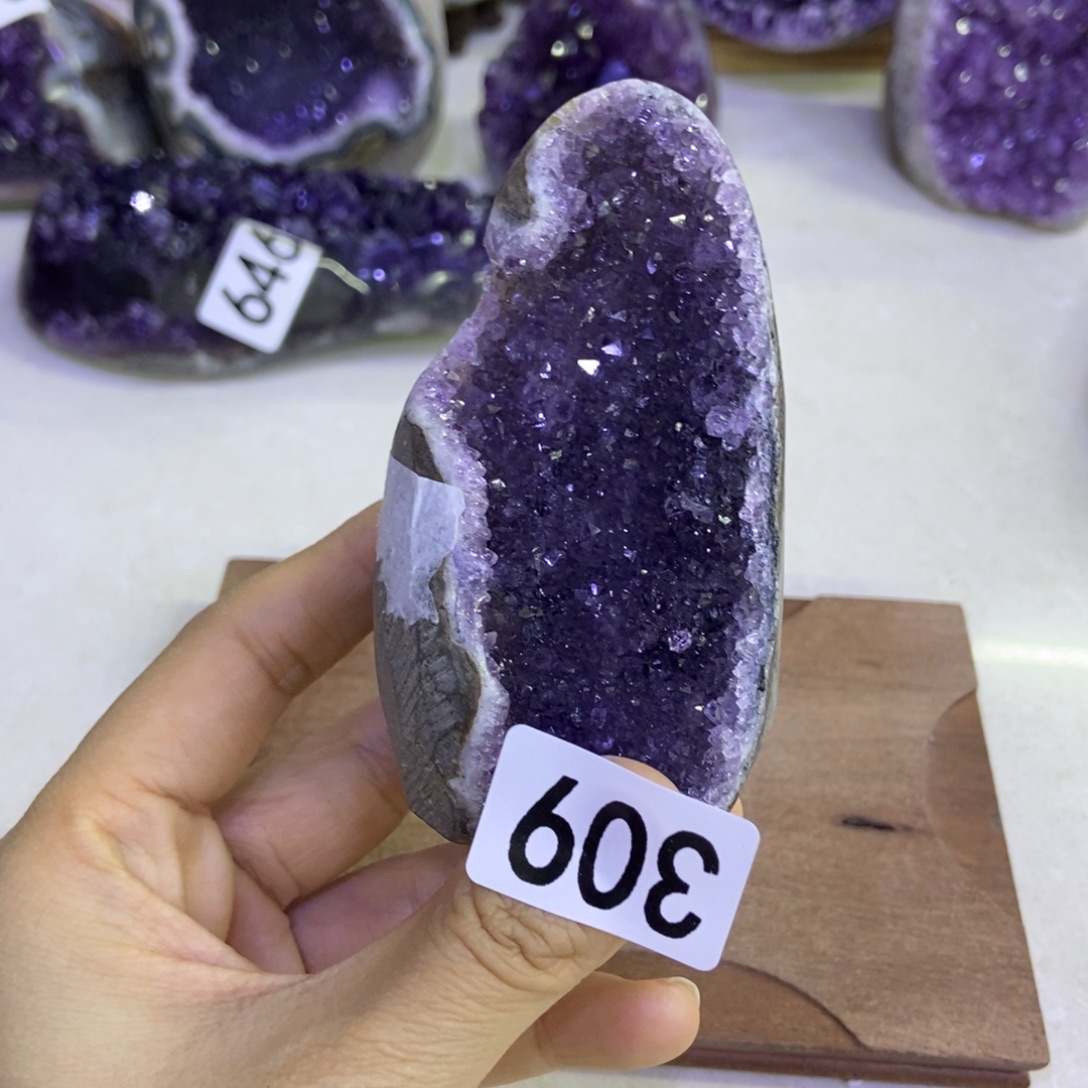 紫晶未镶嵌大型摆件（非配饰）